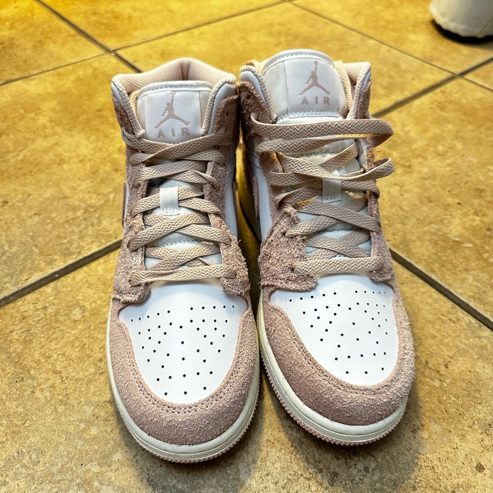 New! Girls Nike Jordans - Picture 4 of 8